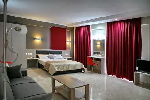 Sun & Sea Luxury Hotel in Πέτρα — foto 3