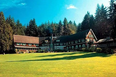 Lake Quinault Lodge in Quinault