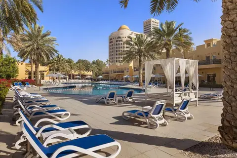Al Hamra Village Hotel in Nando's — foto 12