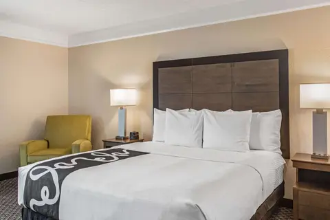 La Quinta Inn & Suites by Wyndham Miami Airport West in Miami — foto 10