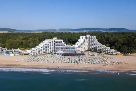 Slavuna Beach in Оброчище — foto 17