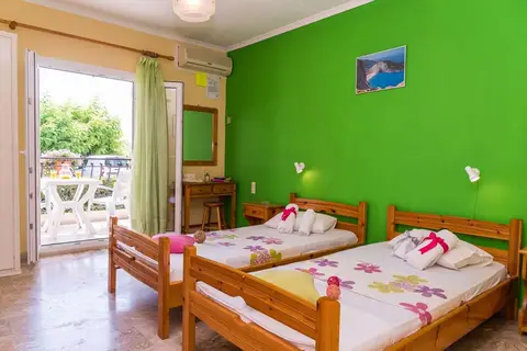 Roussas Studios & Appartementen in Laganas Municipal Unit, foto 2