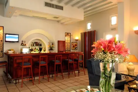 Petinos Hotel in Πλατύς Γιαλός — foto 4