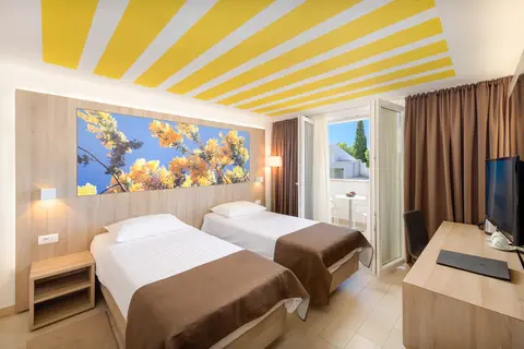Medora Auri Family Beach Resort in Podgora — foto 15