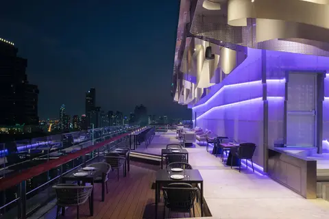 Mode Sathorn in Bangkok — foto 14