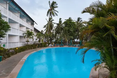 Travellers Beach Hotel & Club in Kasemeni ward — foto 15