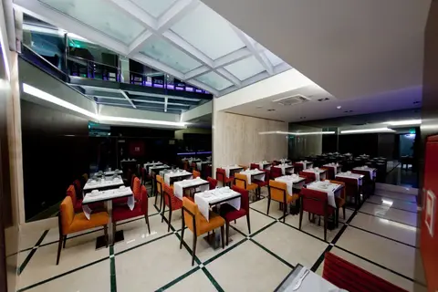 Turim Luxe Hotel in Almada — foto 2