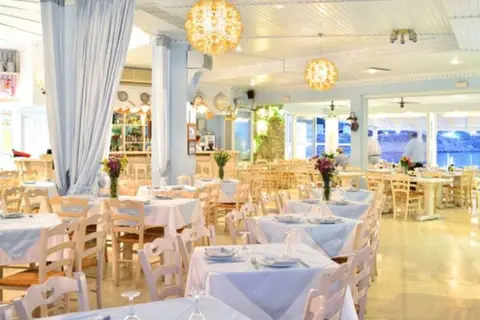 Petinos Beach Hotel in Πλατύς Γιαλός — foto 4