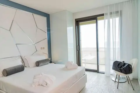 The Promenade Luxury Wellness Hotel in Rome