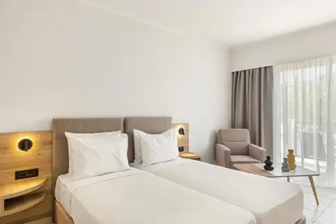 Miraluna Beach Resort in Κιοτάρι — foto 10