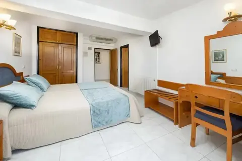 Hostal Mari in Sant Antoni de Portmany — foto 30