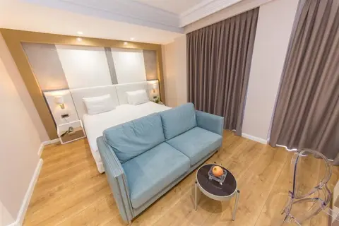 Brilant in Sarandë — foto 19