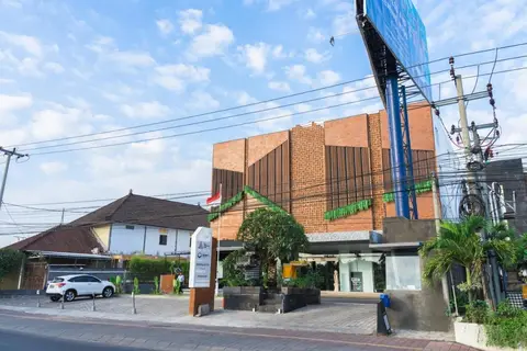 Berry Biz Hotel Sunset Road in Kuta — foto 2