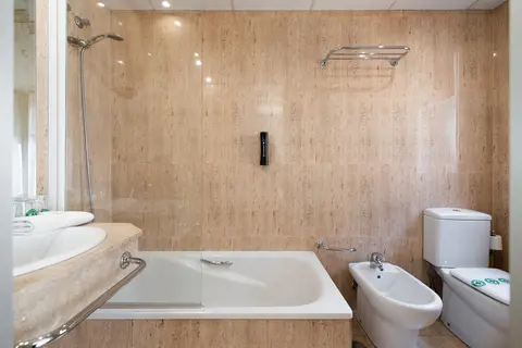 Duerming Longoria Plaza Hotel in Oviedo — foto 17