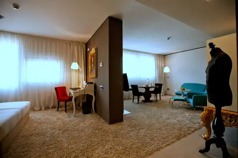 Graffit Gallery Hotel in Varna — foto 22
