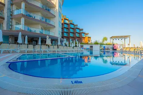 Ramada Hotel & Suites by Wyndham Kusadasi in Kuşadası, foto 12