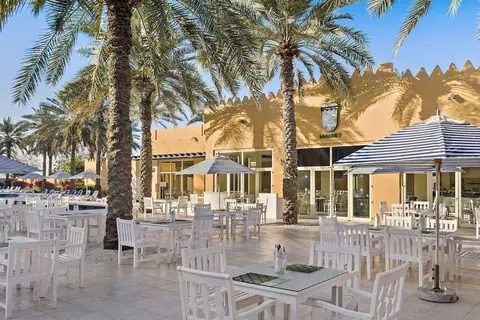 Al Hamra Village Hotel in Nando's — foto 24