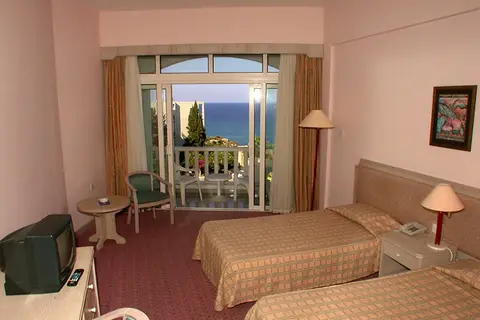 Denizkizi Royal Hotel in Alsancak — foto 10