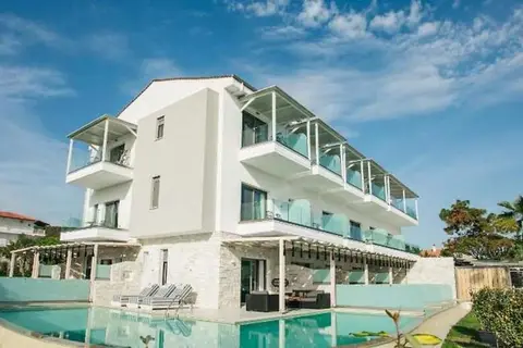 Blue Carpet Luxury Suites in Πευκοχώρι — foto 2
