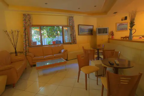 Louvre Hotel in Corfu — foto 11