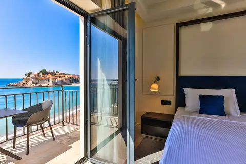California in Sveti Stefan Island — foto 5
