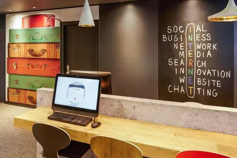 Ibis Styles London Heathrow in Londen — foto 11