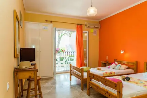 Roussas Studios & Appartementen in Laganas Municipal Unit, foto 4