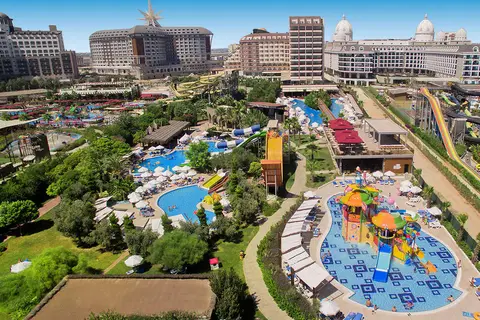 Saturn Palace Resort in Aksu