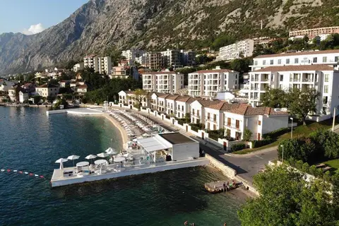 Huma Kotor Bay Hotel & Villas in Dobrota — foto 11