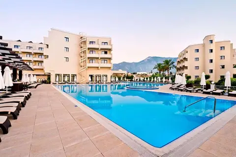Vuni Palace Hotel in Karakum — foto 2