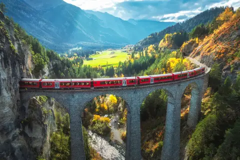 Glacier- en Bernina Express in Zwitserse treinen
