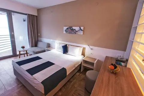 Carine Hotel Delfin in Bijela — foto 28