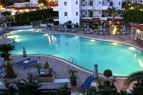 Coliseum Studios & Apartments in Πεύκοι — foto 11