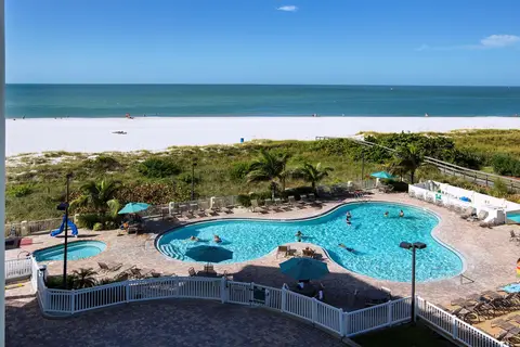 Sunset Vistas Beachfront Suites in Treasure Island — foto 9