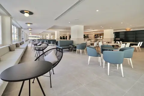 BQ Hotel Amfora Beach Hotel in Palma — foto 17