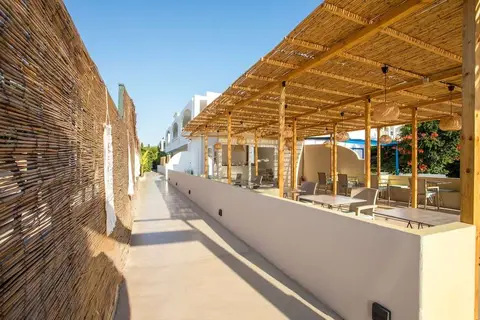 Atma Beach Room & Suites in Φαληράκι — foto 15
