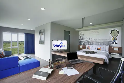 Berry Biz Hotel Sunset Road in Kuta — foto 14