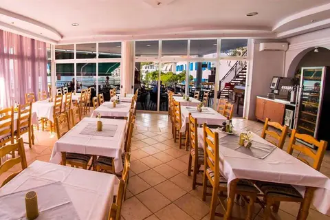 Beach Hotel Croatia in Podgora — foto 6