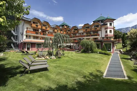 Tevini Dolomites Charming Hotel in Commezzadura — foto 65