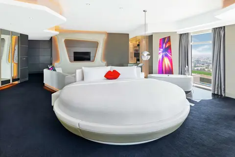 V Hotel Dubai Curio Collection by Hilton in دبي — foto 20