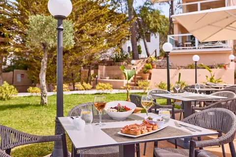 Universal Aparthotel Don Camilo in Sant Elm — foto 6