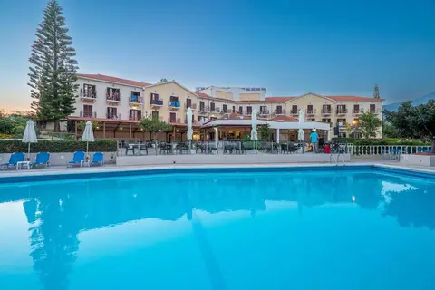 Karavados Beach Hotel in Καραβάδος — foto 10