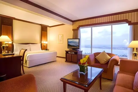 Corniche Hotel Abu Dhabi in الدَّانَةْ — foto 23