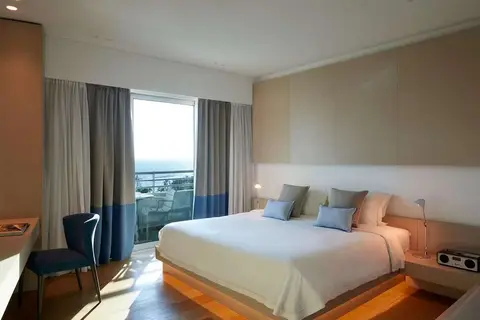 Mediterranean Beach Hotel in Limassol — foto 3