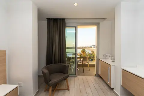 Evalena Beach Hotel in Παραλίμνι — foto 29