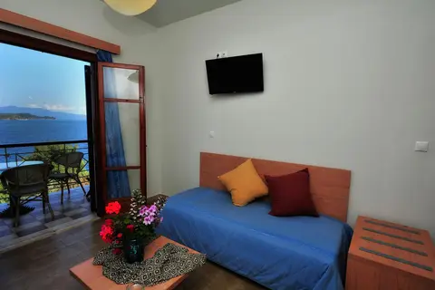 Vassilias Beach in Αχλαδιάς — foto 22