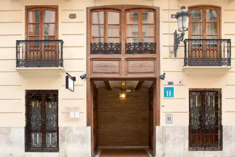 Ad Hoc Monumental in Valencia — foto 2