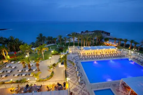 Queen's Bay Hotel in Paphos — foto 22