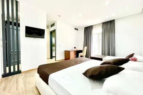 AMH Hotel in Durres — foto 18