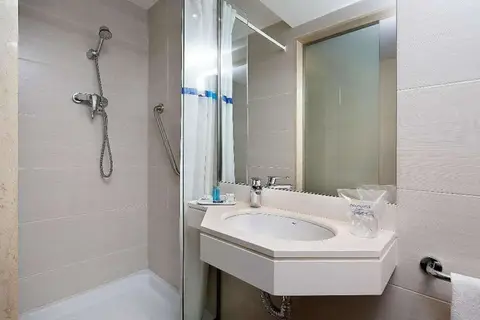 Hotel Lugano Barcelona in Barcelona — foto 19
